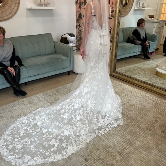 Wedding Dress - Picture 7 of 8